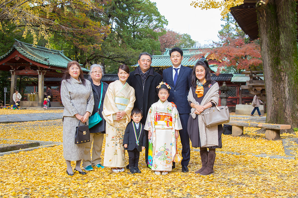 根津神社での家族の集合写真